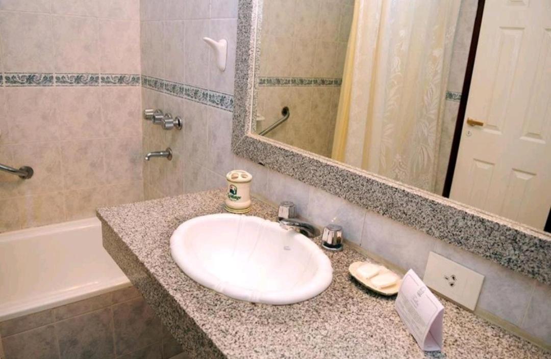 Le Mirage Village Club Resort Вила Карлос Пас Екстериор снимка